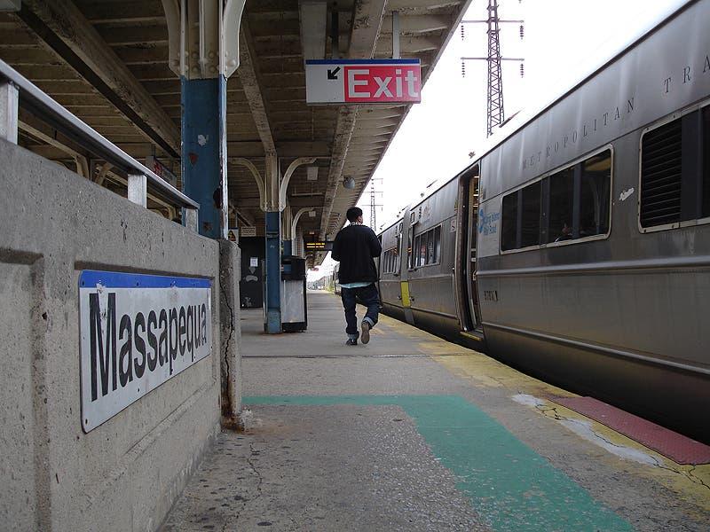 Massapequa Suicide Today, Death: Fatal Incident Near Massapequa Station Causes Delays on LIRR Babylon Branch